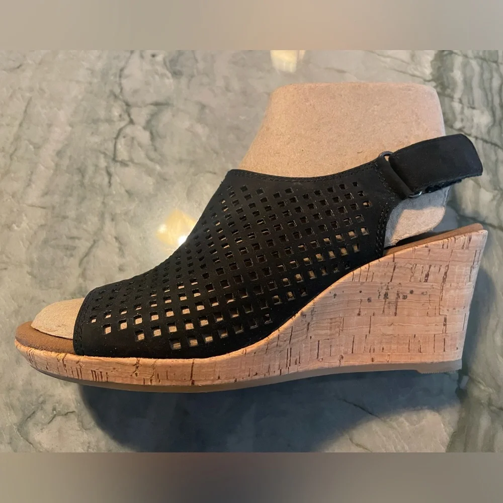 Rockport Briah Black Leather Perforated Cork Wedge Sandals Size 5 - Picture 3 of 8